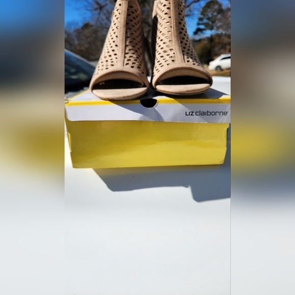 Liz Claiborn Gemma Sandal - Picture 5 of 7